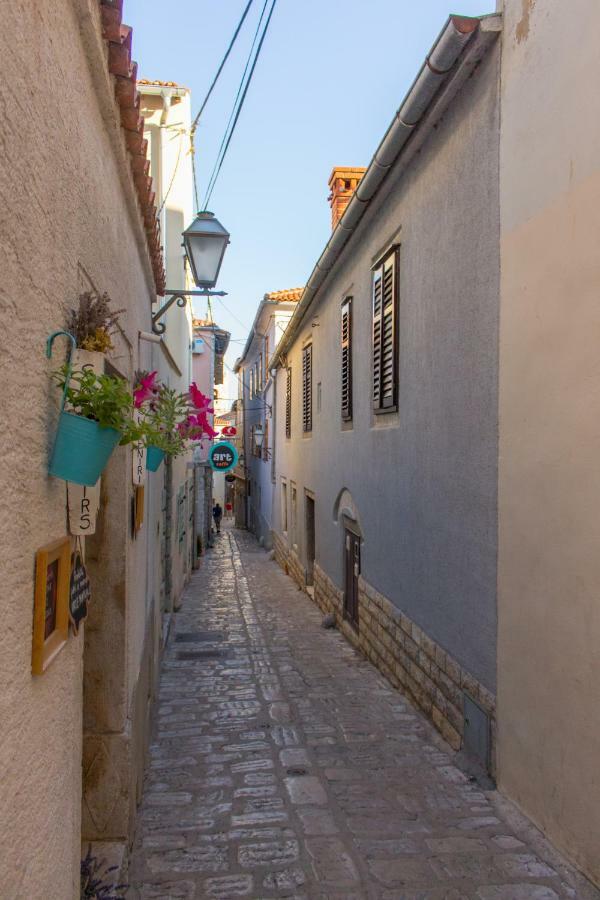 Old Town Mariolina Apartman *